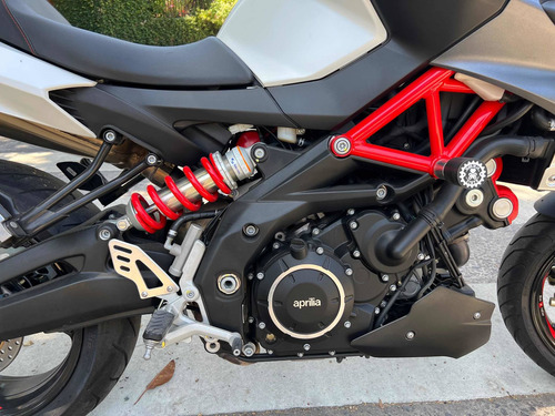 Imagen 14 de 23 de Aprilia Shiver 900 Naked