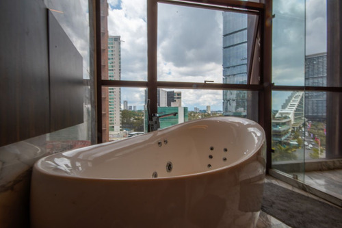 Departamento De Lujo En Venta En The Landmark Andares
