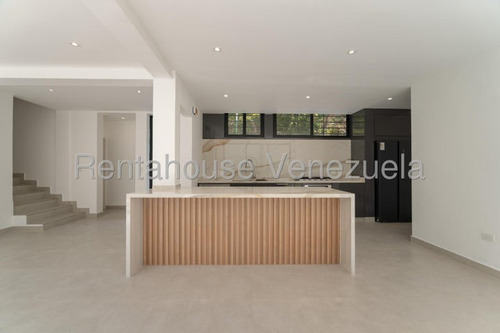 Hermosa Casa Totalmente Remodelada En Venta Ubicada En El Cafetal 25-17659