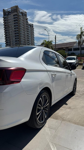 Peugeot 301 1.6 Allure