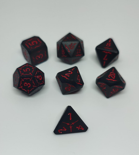 Set Dados De Metal X 7 Rol - #18 Negro Con Números Y Símbolos Rojos
