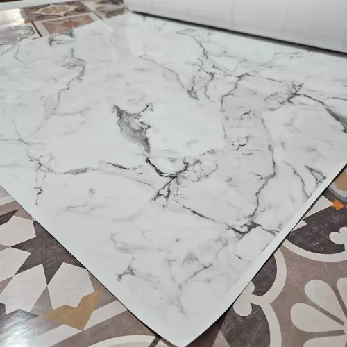 Colocación de vinilo PVC simil marmol en mesada 