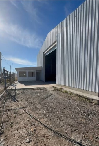 Alquilo Galpón 800 M2 En Parque Industrial Nqn C/ Ofi Y Pred
