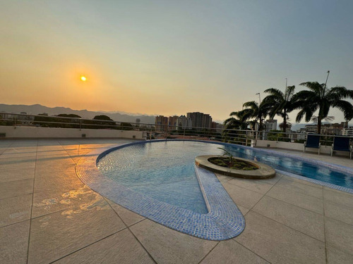 Solo Clientes Se Alquila Apartamento 243m2 Edif. The Loft Urb. Las Chimeneas