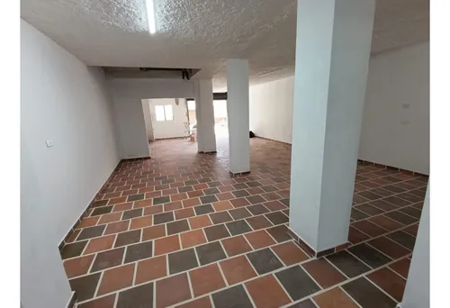 Se Arrienda Local Comercial En Copacabana.