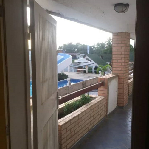 Imagen 7 de 7 de Apartamento En Res. Albatros - Tucacas Lema-847