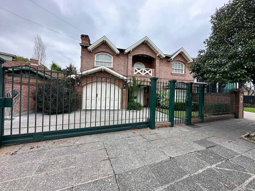 Hermosa Casa 5 Amb En Castelar - Se Acepta Permuta