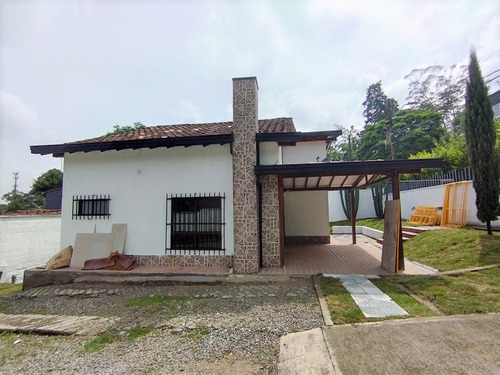 Casa Independiente En Arriendo Ubicada En Envigado Sector Loma Del Atravesado (24091).