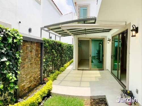 Venta De Casa En Condado Del Valle Metepec, 4 Rec.