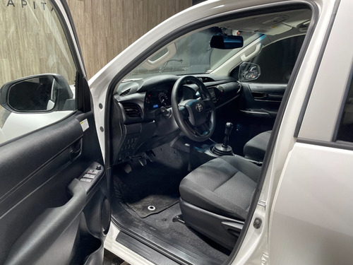 Imagen 6 de 12 de Toyota Hilux Dx 4x2 Diesel 2018 Blanco Muy Buen Estado