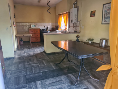Casa Con Jardín, Pileta Y Parrilla En Lote Doble - Apto Crédito- Dueño Directo - Merlo