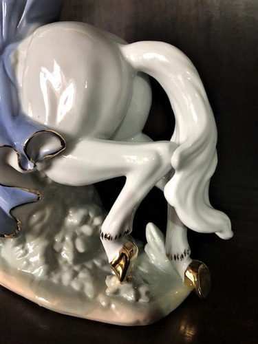 Imagem 8 de 12 de Estatua Mulher Cavalgando Porcelana 30cm