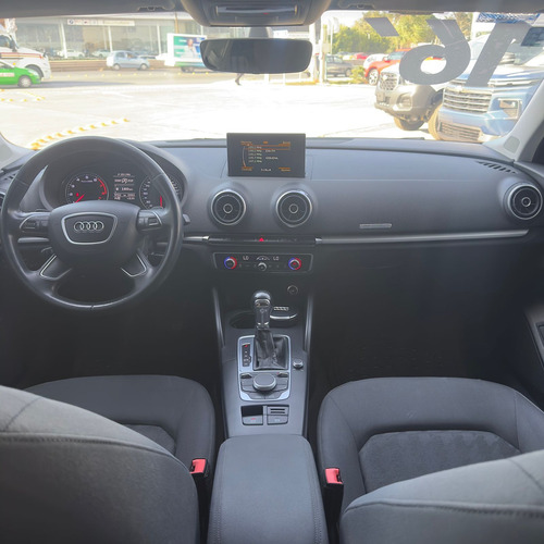 Audi A3 1.8 Sedán Ambiente At
