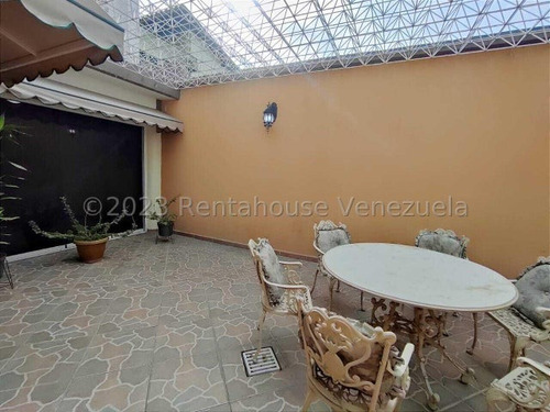 Casa En Venta Urbanizacion La Soledad Maracay Remodelada Pisos De Marmol Buena Ubicacion Zona Norte Kg:23-30429