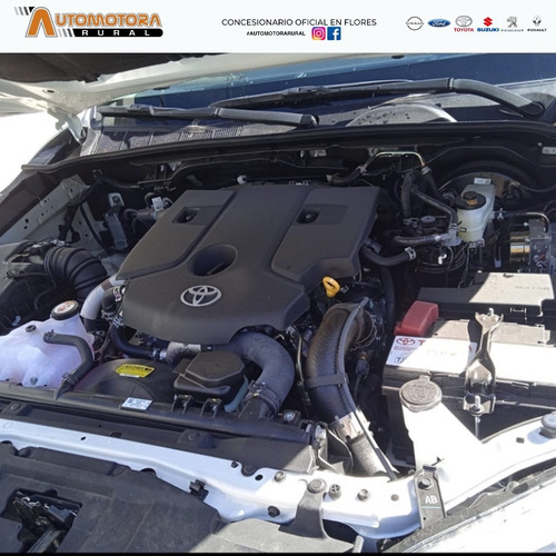 Imagen 15 de 25 de Toyota Hilux 2023 2.4 P.up T.diesel Dx 4x4