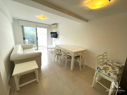 En Venta, Apartamento Ideal De 2 Dormitorios En Suite En La Barra