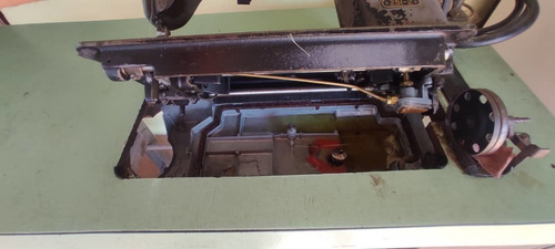 Máquina Industrial Recta Usada Marca Singer Modelo 252-2 (Usado)
