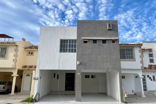 Casa En Renta En Circuito Acacia, Residencial Palma Real, Los Viñedos.