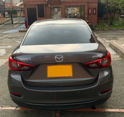 Mazda 2 Touring Automático