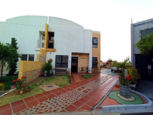 Imagen 2 de 25 de Cv-902 Zona Oeste Townhouse En Villa Hato Verde Sector Punta De Mata
