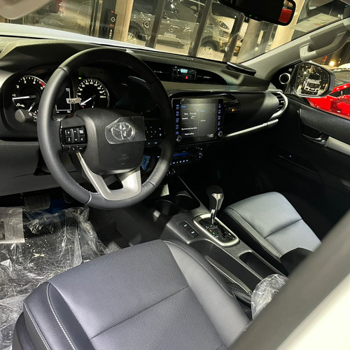 Imagen 11 de 19 de Toyota Hilux 2.8 Cd Srx 177cv 4x4 At