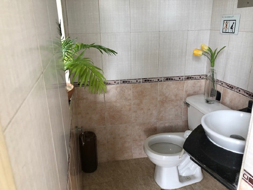 Imagen 24 de 30 de En Venta Una Espectacular Y Lujosa Quinta, Totalmente Equipada Y Amoblada, Ubicada En Bosque Valle.