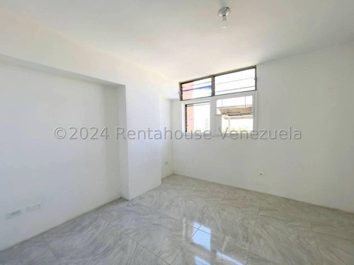 Apartamento En Alquiler En Zona Céntrica Cerca De La Clínica Lugo En Los Caobos 24-21286 Holder