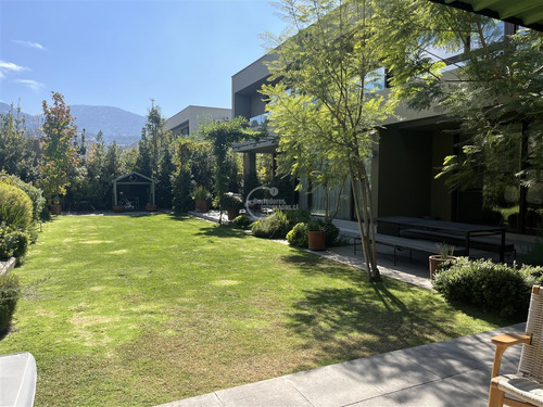 Casa En Arriendo De 5 Dorm. En Lo Barnechea