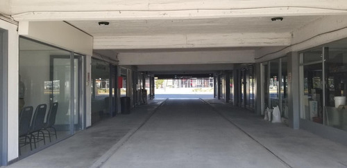 Imagen 3 de 14 de Local En Venta/ Alquiler En Galeria- Lomas San Isidro - Marquez Y Rolon