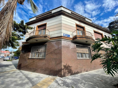 Venta Casa 3 Dormitorios + Quincho + Cochera  En Villa Lugan