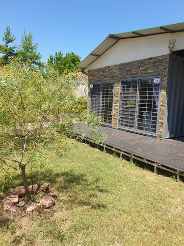 Imagen 2 de 12 de Casa En Parque Del Plata Sur. A 5 De Playa Y 1 De Bus. $ 2500 Por Dìa.