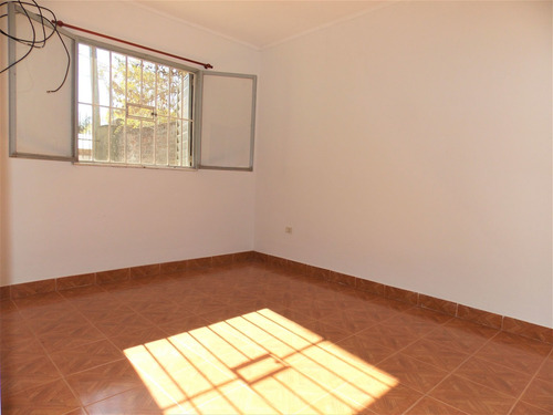 Casa 2 Dormitorios Y Cochera En Barrio Punta Norte