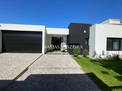 Casa En Venta En Merlo