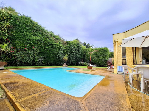 Venta De Casa De 4 Dorm. Bosques De Montemar En Concón
