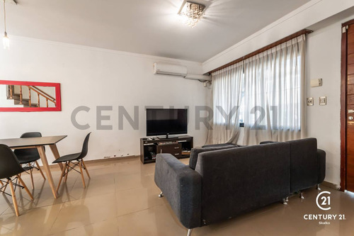 Venta Casa 3 Plantas 5 Dormitorio Cochera Quincho Terraza Jacuzzi. Abasto, Rosario