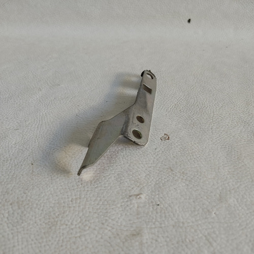 Suporte Maçaneta Porta Traseira Esquerda Onix 2013 A 19 Leia (Usado)