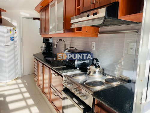 Imagen 22 de 28 de Venta De Apartamento De 2 Dormitorios En Torre Cristal Punta Del Este