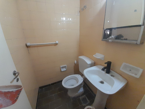 Casa En Barrio Semi Privado,3 Dormitorios,cocina,comedor Bañ