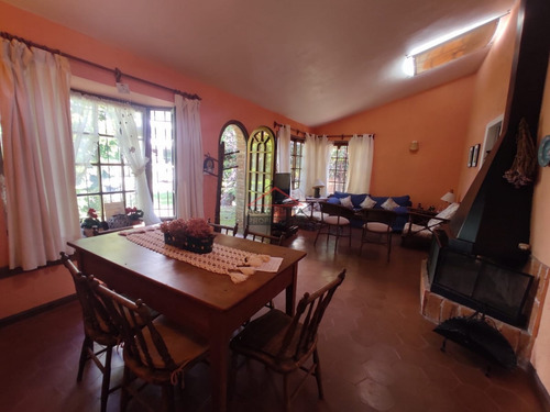 Casa En Brava, 3 Dormitorios *- Ref: 3845