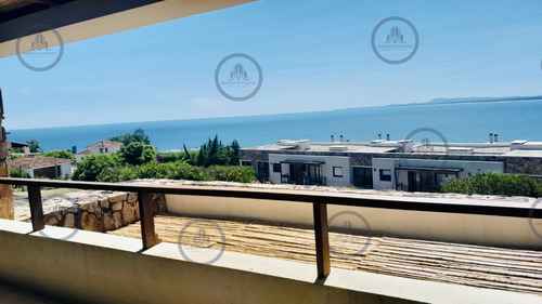 Venta De Apartamento De Dos Dormitorios Con Dos Baños En Maravilloso Complejo De Punta Ballena 