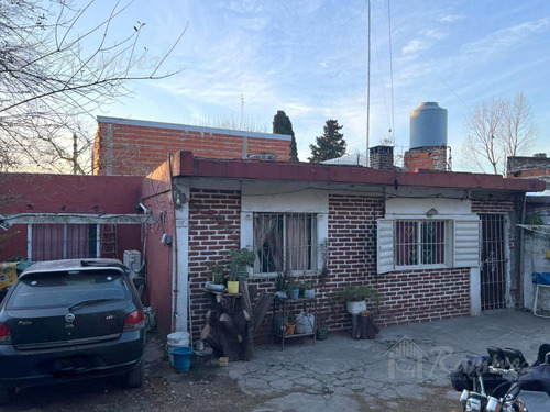 Casa 4 Ambientes En Venta - La Reja, Moreno