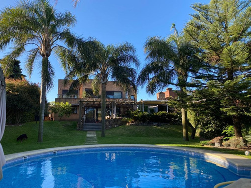 Espectacular Casa En Venta En Carrasco Sur !
