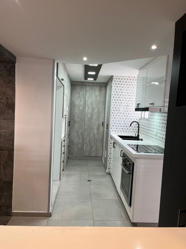 Imagen 3 de 27 de Departamento Recién Remodelado. Moderno.terminaciones De 1ra