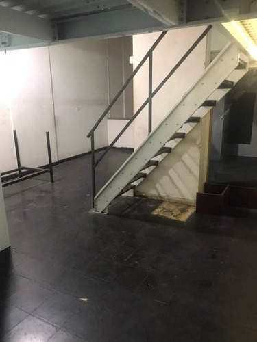 Excelente Local 205m2, Con Sótano Con Montecarga. Oficinas.- Microcentro