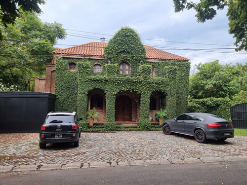 Casa De 6 Ambientes En Venta Con Cochera En Las Lomas De San Isidro