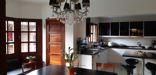 Casa En Venta De 4 Dormitorios En Barrio San Salvador. Excelente Construcción.