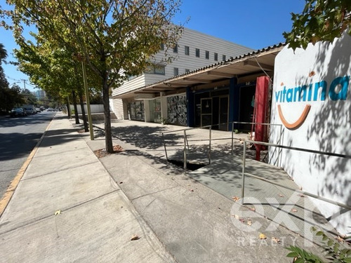 Gran Local Comercial En Av. Las Condes