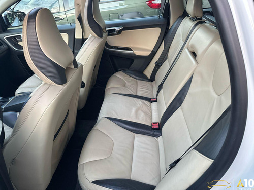 Volvo XC60 T-5 R-DESIGN 2.0 FWD 5p