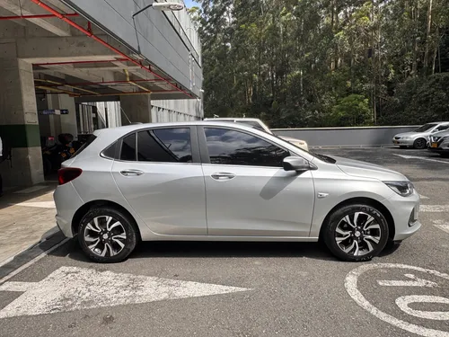 Chevrolet Onix 1.0T Premier Hatch At