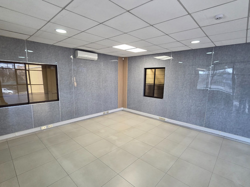 Arriendo Bodega Con Oficinas En Condominio Industrial
